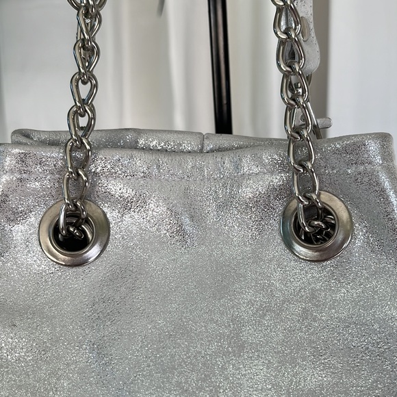 Olga Revuelta silver metallic bucket bag - Picture 2 of 7